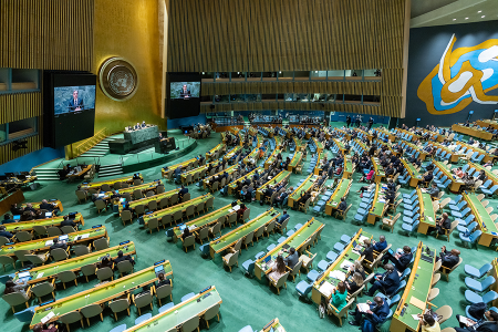 U.S. Secretary of State Antony Blinken, at podium, addresses the 2022 nuclear Nonproliferation Treaty review conference at the United Nations. (Photo by Ron Przysucha/U.S. Department of State)